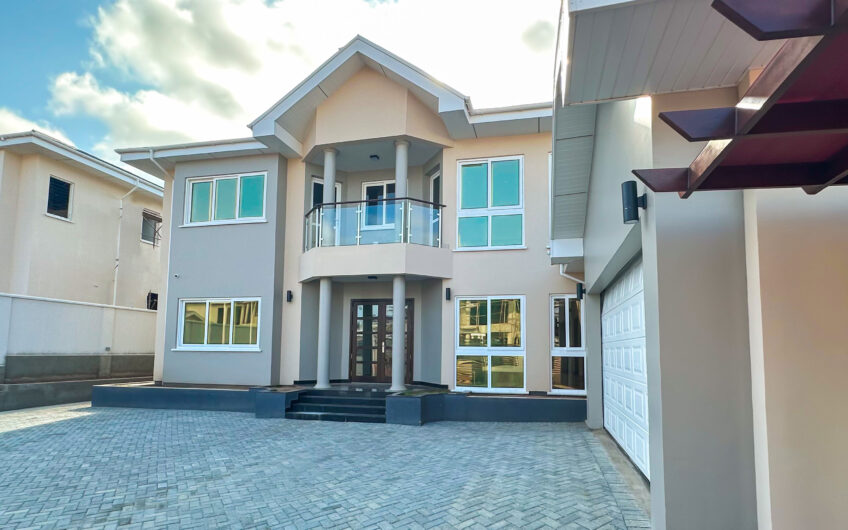 Executive Luxury House for Rent at Chain Homes
